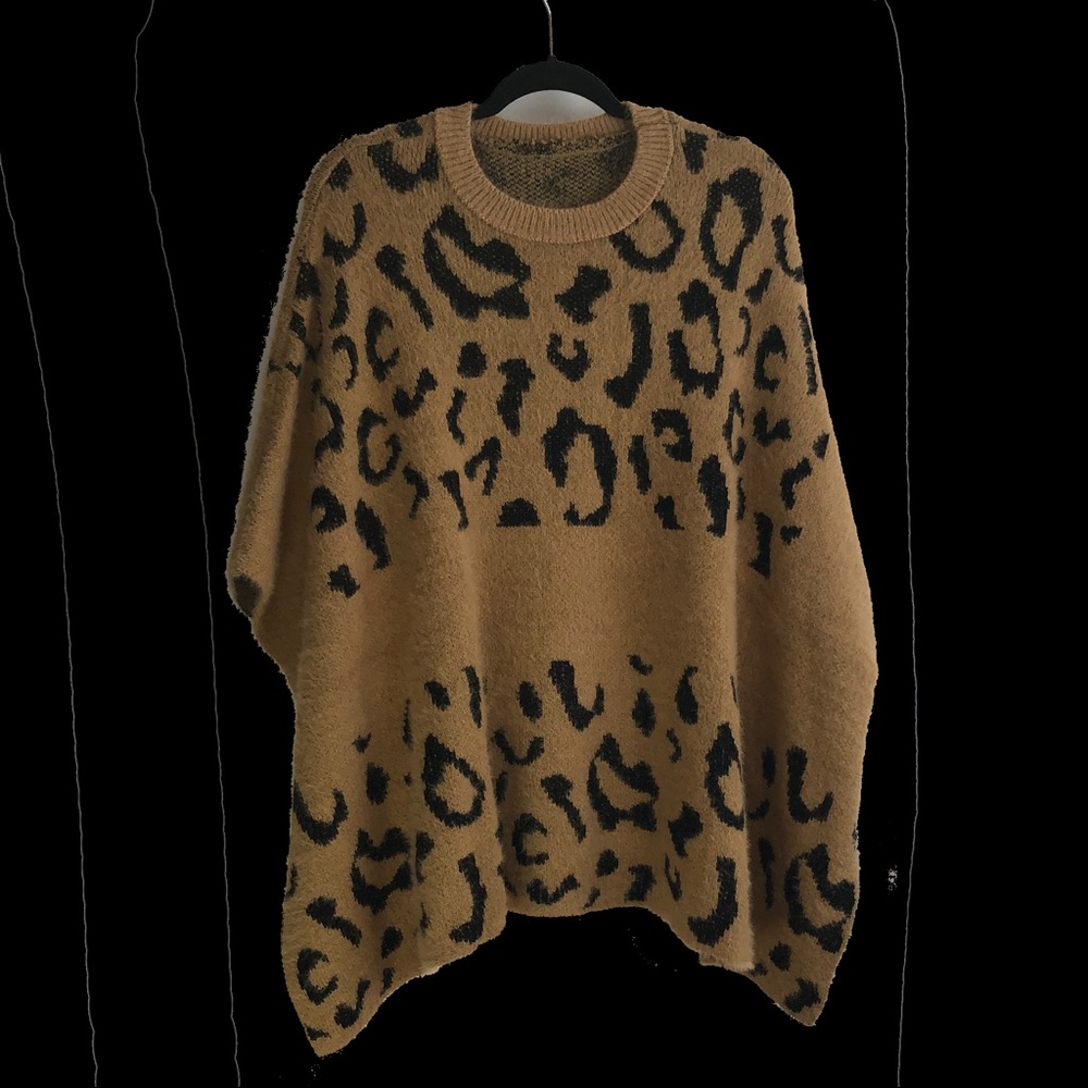 Over sized cheetah print sweater super cozy